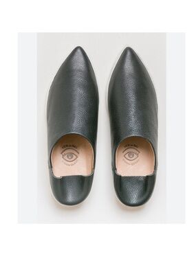 Vision Quest Yes or No Pointed Black Leather Slip-On Flats